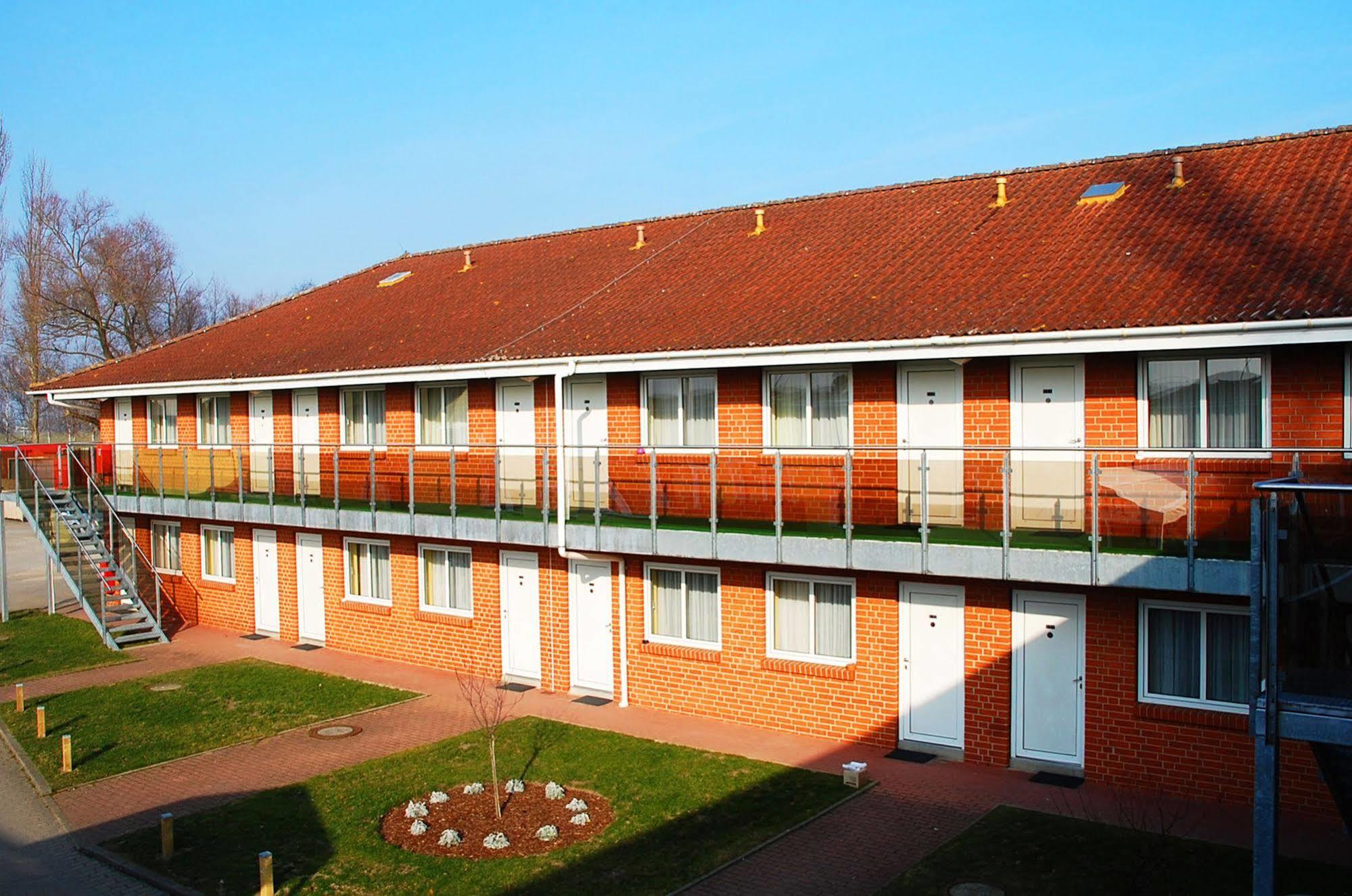 Hotel Ziegenkrug Rostocker Tor Lambrechtshagen Exterior photo